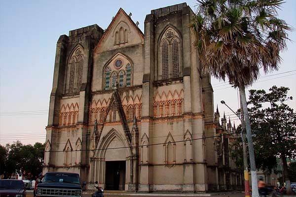 Neste sábado acontece casamentos comunitários na igreja Catedral em Cáceres