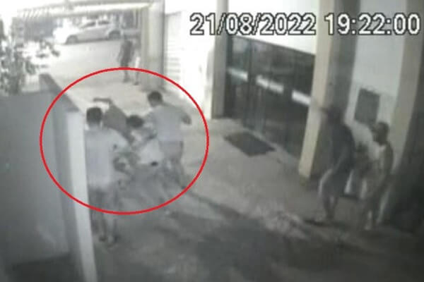 Vídeo-mostra-homem-sendo-espancado-e-esfaqueado-na-frente-da-esposa-após-pro