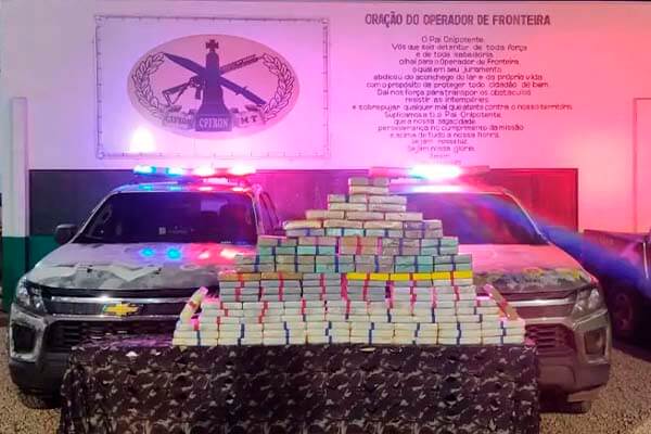 'Mulas' do tráfico são flagradas com 115 kg de drogas em Cáceres