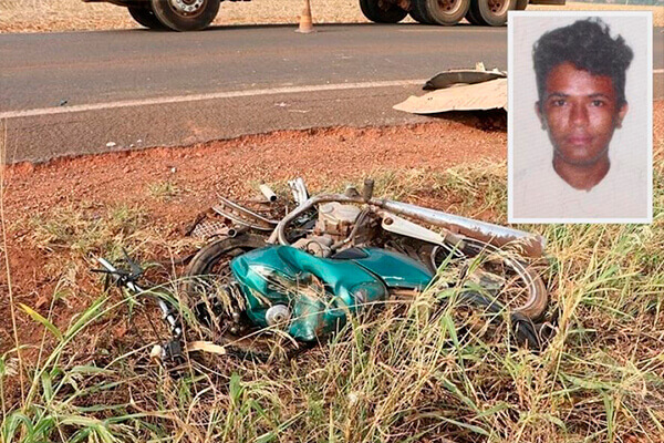 Motociclista bate em carreta, cai e morre atropelado por veículo
