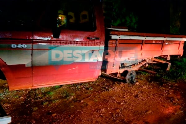 Homem pula de caminhonete, é arrastado por 100 metros em rodovia e morre, em MT