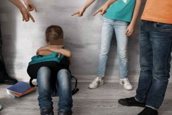 Menino-é-atacado-por-dois-colegas-em-banheiro-de-escola-em-MT