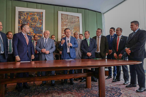 Em-Bras&iacute;lia-deputado-Moretto-participa-de-concess&atilde;o-hist&oacute;rica-da-BR-163-2