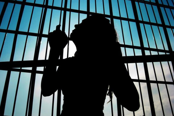 Mãe-vende-filha-de-14-anos-para-fazendeiro-em-MT