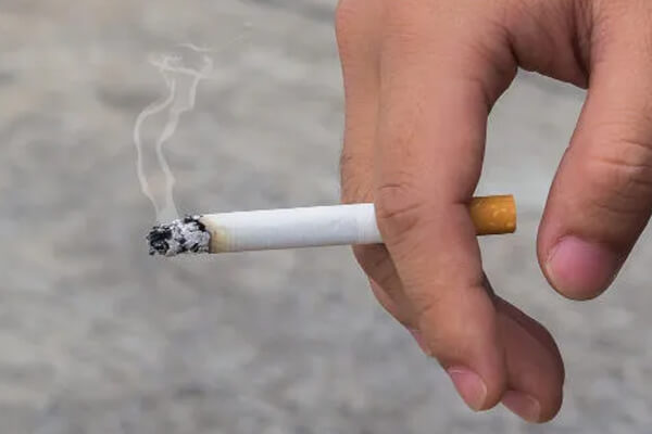 Homem-espanca-filha-e-nora-por-fumarem-cigarro-em-MT