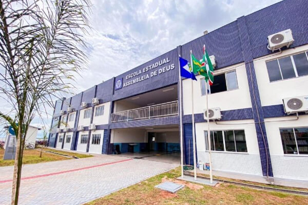 Homem-abre-fogo-em-escola-para-matar-adolescente-e-deixa-alunos-feridos