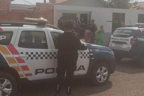 Homem-mata-enteada-de-15-anos-a-facadas-e-tira-a-própria-vida-em-seguida