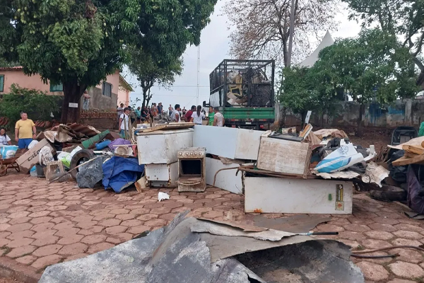 Mutirão de limpeza retira cerca 4 toneladas de lixo do Rio Paraguai em Cáceres