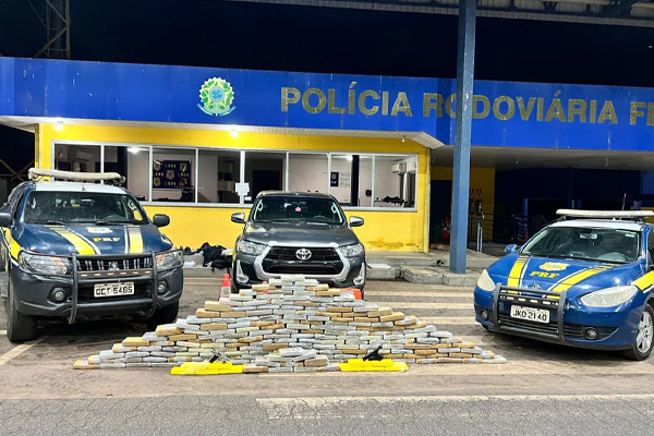 Policias são presos transportando quase 200kg de drogas escondidos em carro em MT