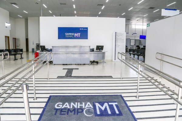 Homem-é-preso-após-ameaçar-com-faca-funcionários-do-Ganha-Tempo-em-Cáceres