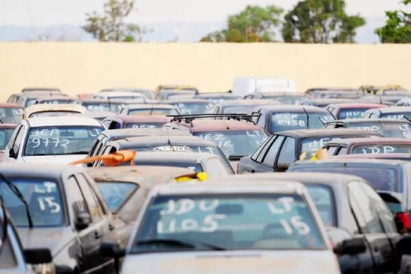 Leilão-da-Semob-tem-Mercedes-benz-por-R$-2,9-mil-e-Jetta-por-R$-25,8-mil