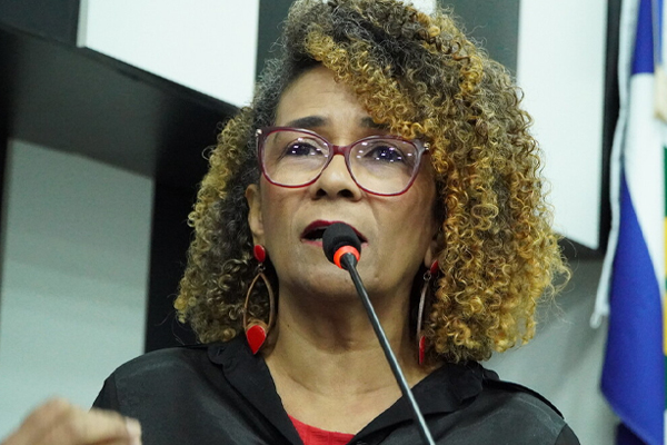 Ministério Público denuncia Edna Sampaio por uso de verba indenizatória