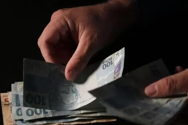 Salário-mínimo-deve-subir-R$-101-em-2024