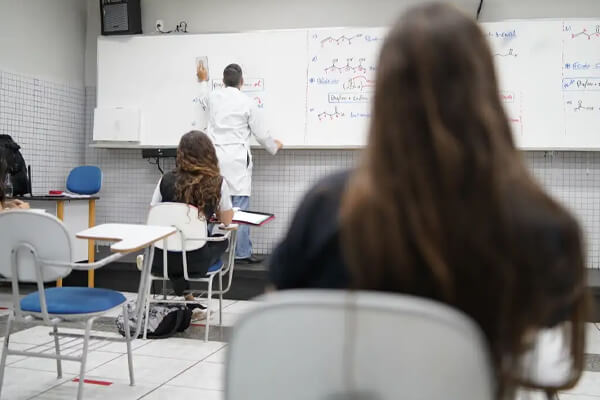 Alunos-do-Ensino-Médio-podem-receber-bolsa-a-partir-de-março