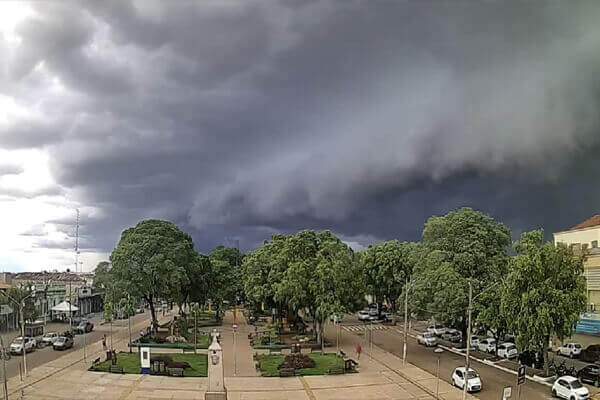 Clima-ameno-e-chuvas-isoladas-marcam-o-fim-de-semana-em-Cáceres