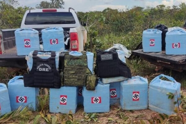 Força-tarefa-apreende-500-kg-de-cocaína-com-símbolo-nazista