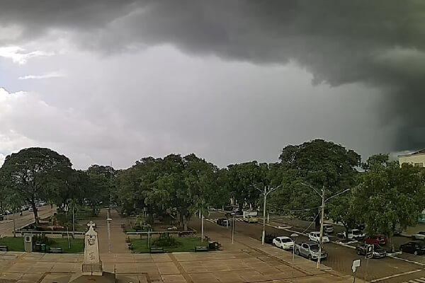 Semana-começa-com-alerta-de-tempestade-para-todo-MT