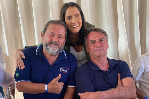 Francis-Maris-recebe-Bolsonaro-em-Cuiabá-e-padre-cacerense