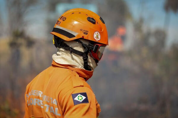 Incêndios-em-Poconé-e-Cáceres-desafiam-Bombeiros-Área-arde-há-13-dias