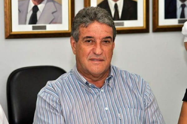 Ex-professor-da-UFMT-se-apresenta-à-polícia-e-diz