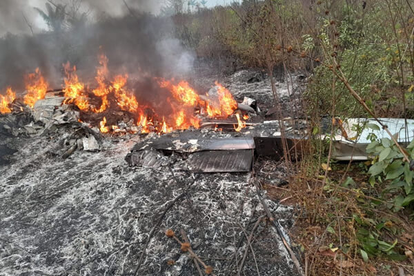 Avião-cai-em-fazenda-na-zona-rural-de-Mato-Grosso-Veja-Vídeo