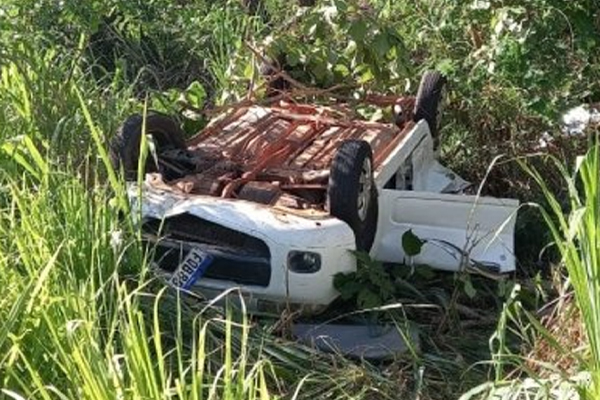 Capotamento de Uno mata dois primos em Cáceres; motorista sobrevive