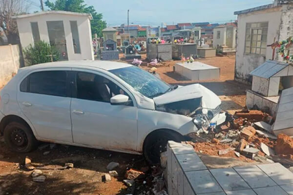 Motorista-não-freia-e-invade-cemitério-em-Mirassol-D’Oeste