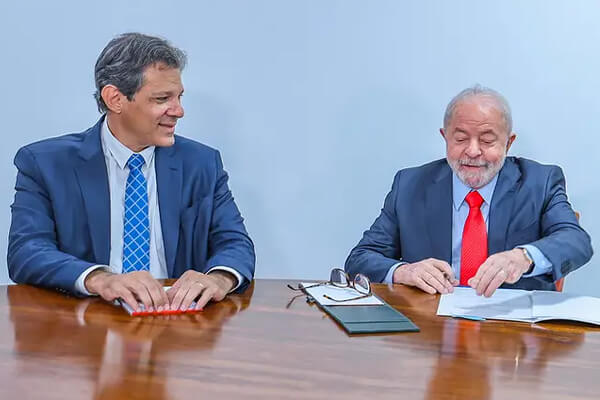 Com-teto-para-reajuste-novo-salário-mínimo-deve-ser-de-R$-1.518-em-2025