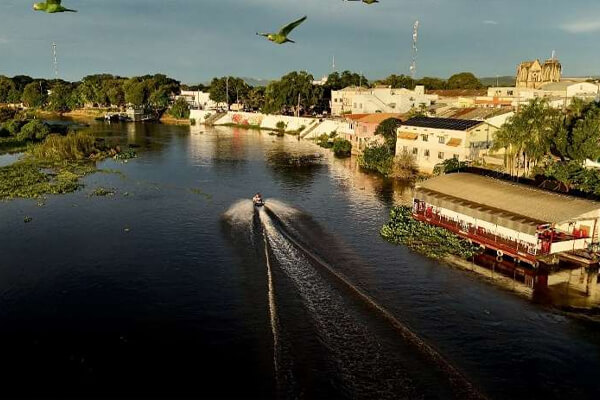 Cheia-histórica-em-2025-transforma-Cáceres-e-revive-o-esplendor-do-Pantanal