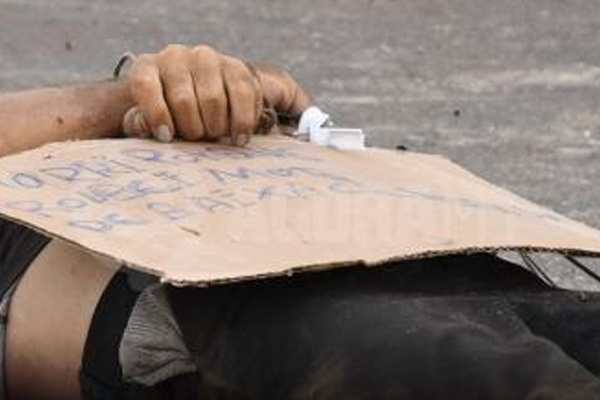 Homem é achado morto em MT, amarrado e com cartaz o acusando de roubo