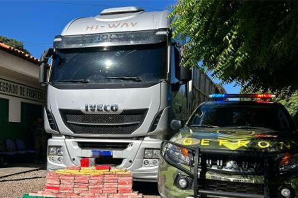 Caminhão é apreendido com 105 kg de cocaína em Cáceres
