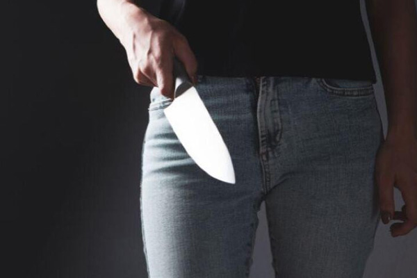 Cansada de violência doméstica, mulher se defende com facada em marido em Cáceres