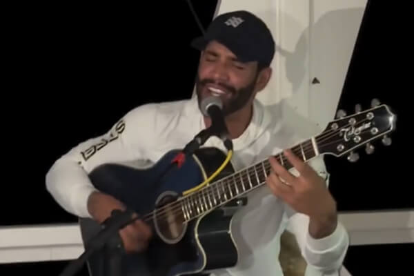 Gusttavo-Lima-Surpreende-ao-Cantar-em-Chalana