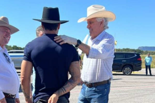 Gusttavo Lima e governadores se reúnem na Fazenda Grendene, agora do Grupo JBJ, em Cáceres