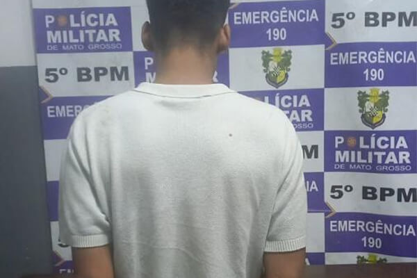Homem-é-preso-após-mostrar-genitália-e-agredir