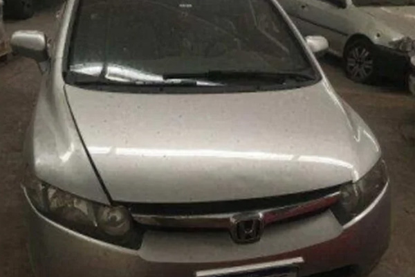 Leilão da Receita tem Honda Civic por R$ 9 mil e iPhone 13 por R$ 429; veja lotes