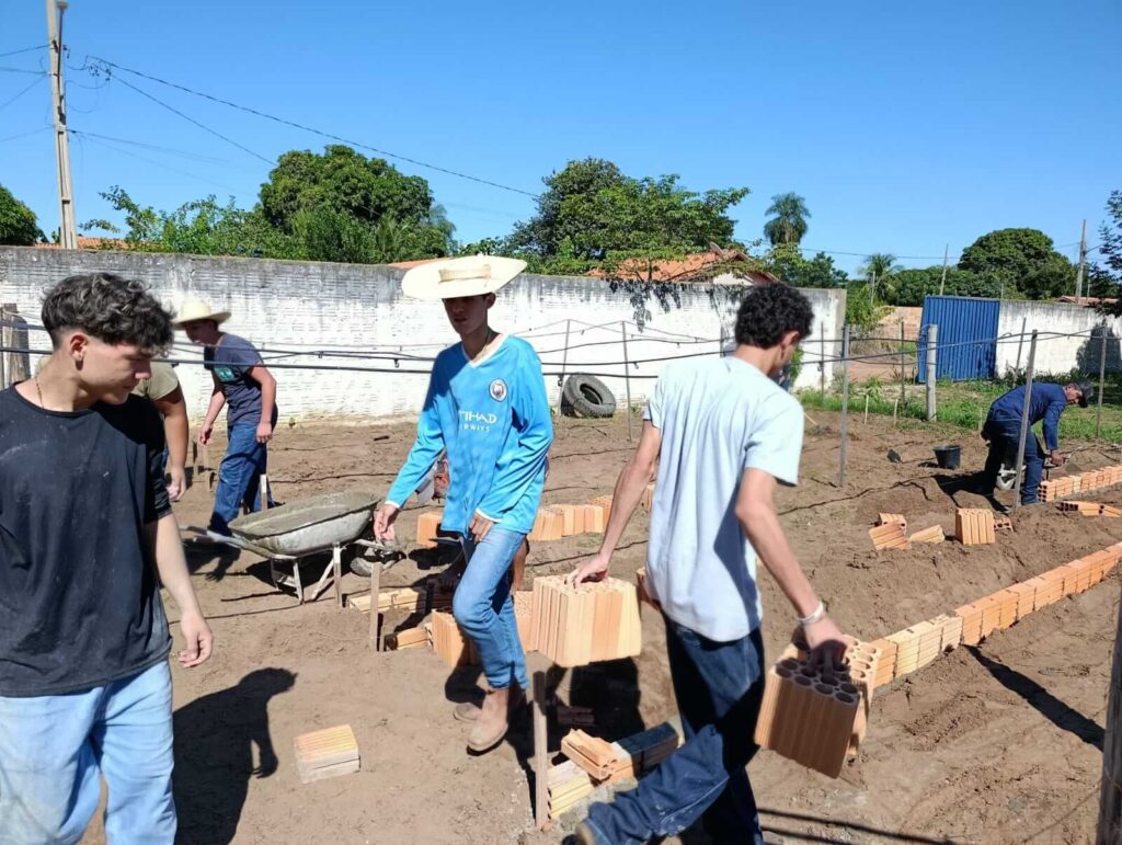 Projeto-Horta-promove-mutirão-para-construção-1