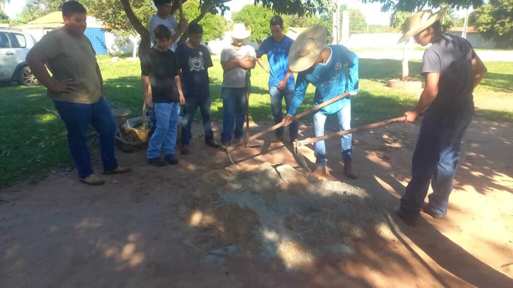Projeto-Horta-promove-mutirão-para-construção-2