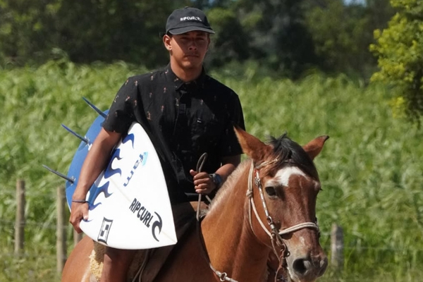 Surfista-que-nasceu-em-Cáceres-a-2-mil-km-da-praia