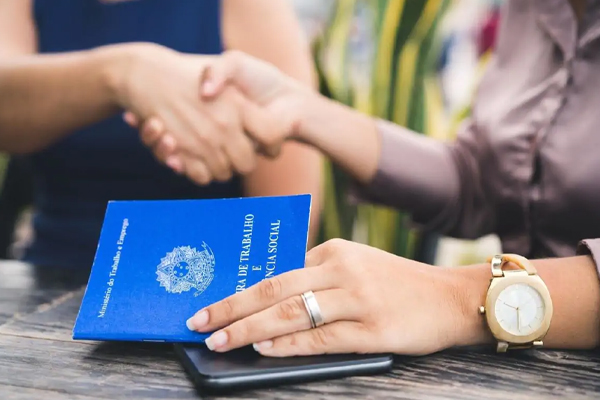 Balcão de Emprego tem vagas com salários de até R$ 7,2 mil em MT