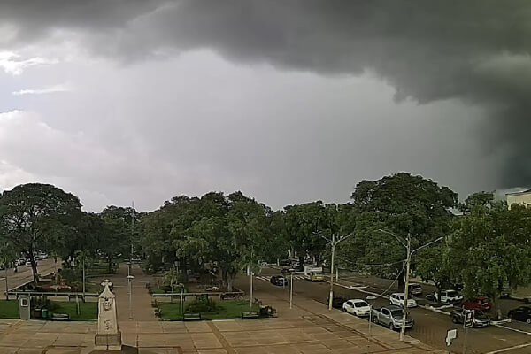 INMET-emite-alerta-amarelo-detempestade-com-risco