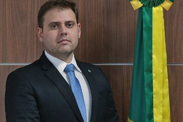 Irajá Lacerda assume o Ministério da Agricultura mais uma vez