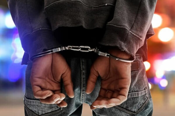 Ladrão-é-Surpreendido-Roubando-Fiação-em-Obra