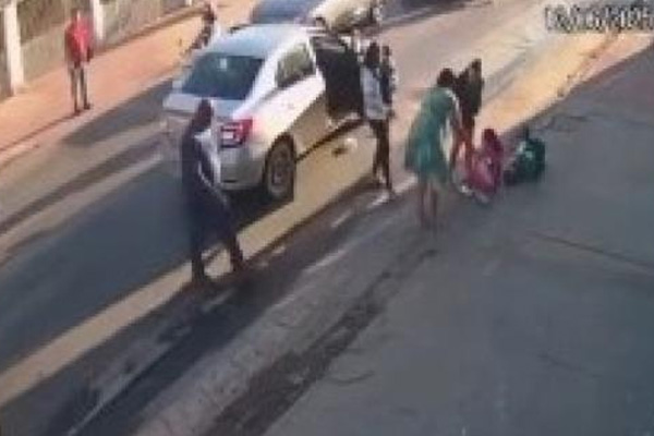 Mãe e filhos são atropelados em faixa de pedestre em MT; vídeo