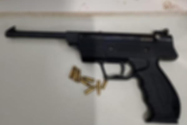 ‘Tô jurado de morte’, disse jovem preso com arma em Cáceres