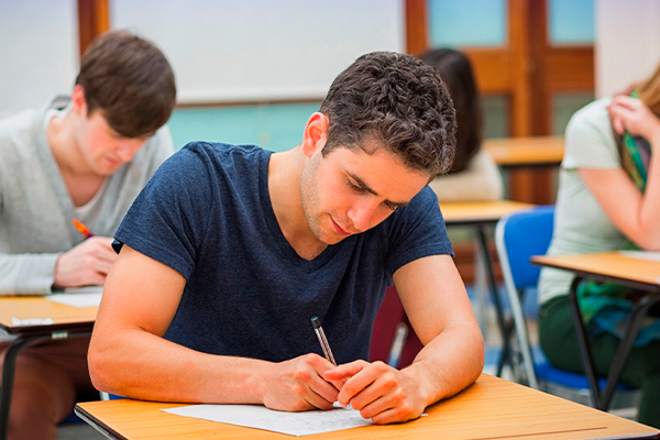 Concursos têm mais de 37 mil vagas; salários chegam a R$ 32 mil