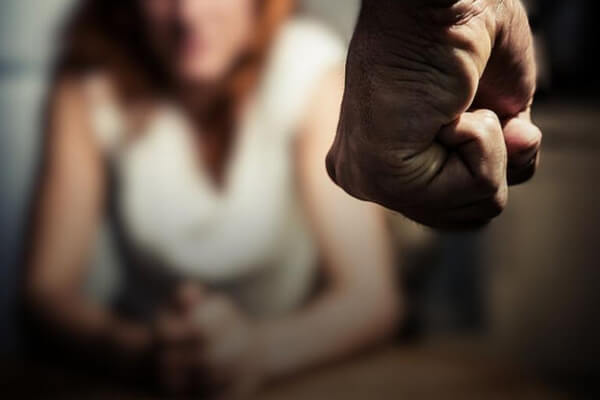 Homem-é-preso-após-chegar-de-bebedeira-com-amigos