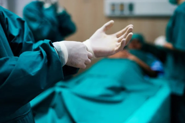 Justiça condena hospital por operar perna errada de paciente em Cáceres