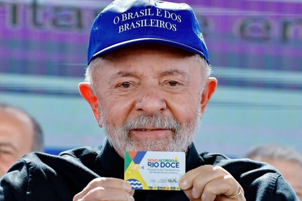 Lula-Critica-Bolsonaro-e-Filho-em-Evento-Oficial