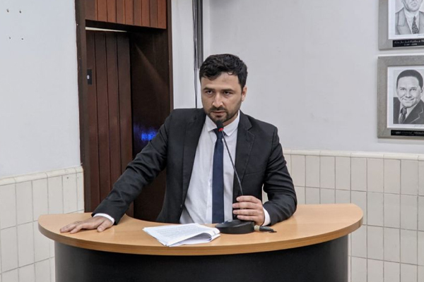 Marcos Ribeiro propõe merenda escolar para professores e cobra melhorias em vias de Cáceres